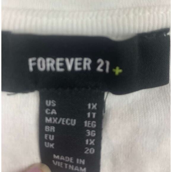 Forever 21 Women 1X White Plus Montauk Tennis Club Tee V Neck Crop Graphic Shirt - Picture 3 of 9